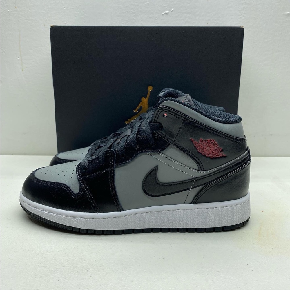 Jordan 1 mid “red shadow”